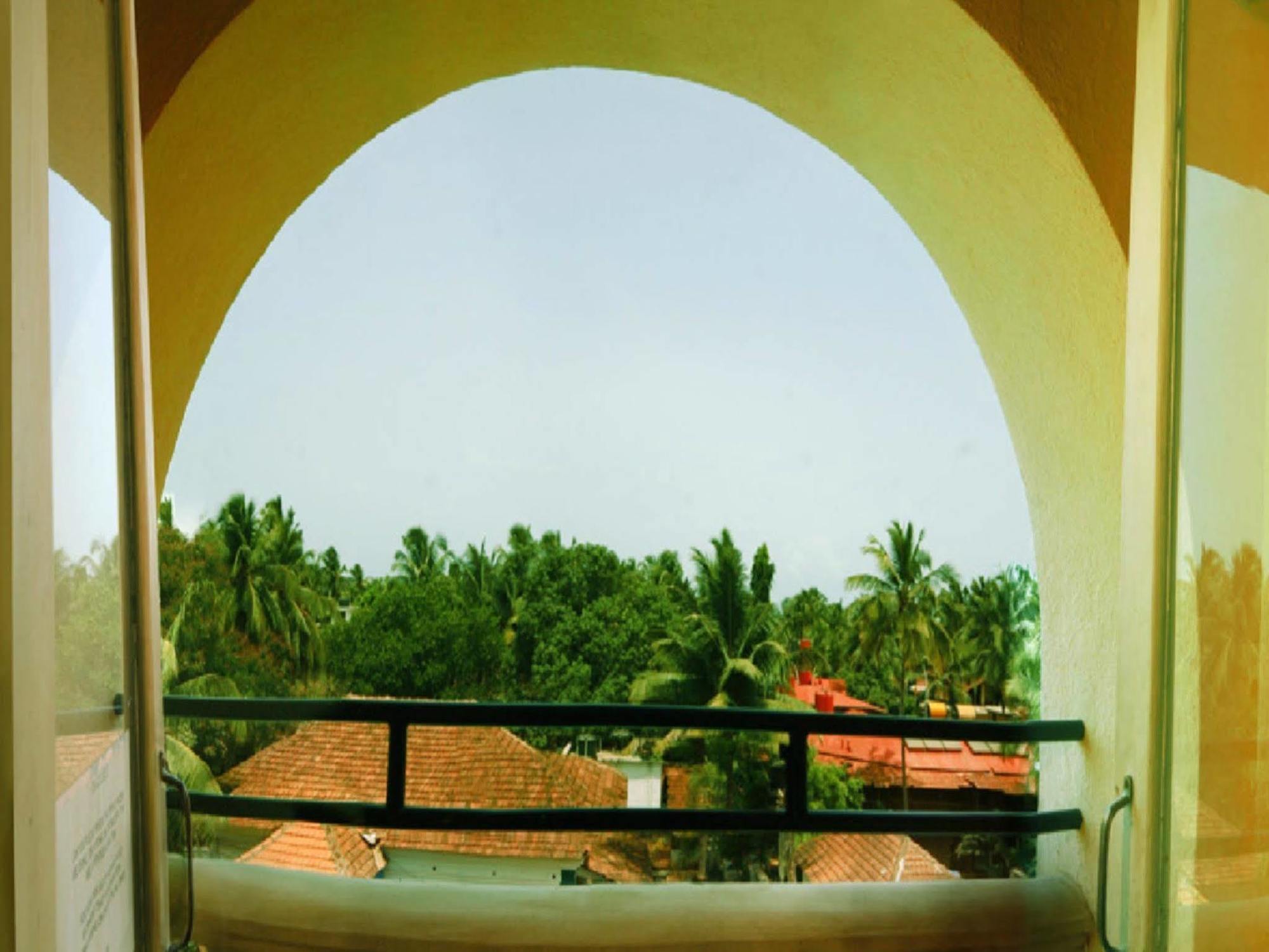 Lambana Resort Calangute Exterior photo