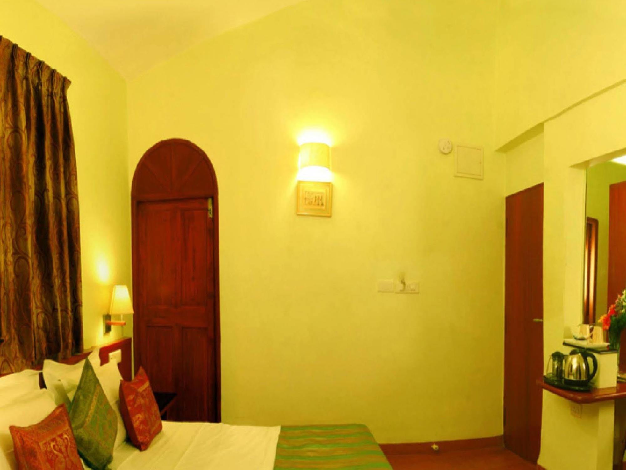Lambana Resort Calangute Exterior photo